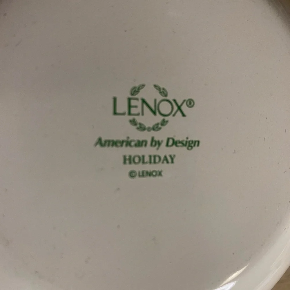 Lenox Holiday 3‎ Piece Mixing Bowls with Lids. Holly Berry Enamel Metal